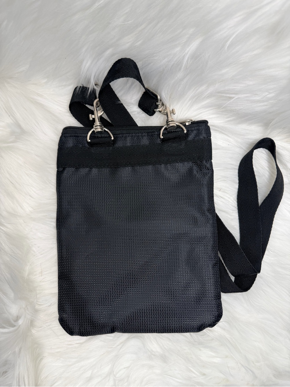 Harley-Davidson Black Nylon Crossbody Belt Bag with Gray Trim - Picture 2 of 6